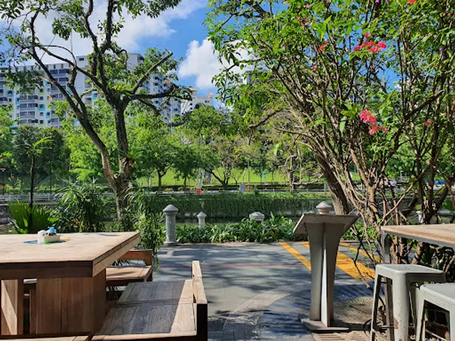 Boomarang Bistro & Bar