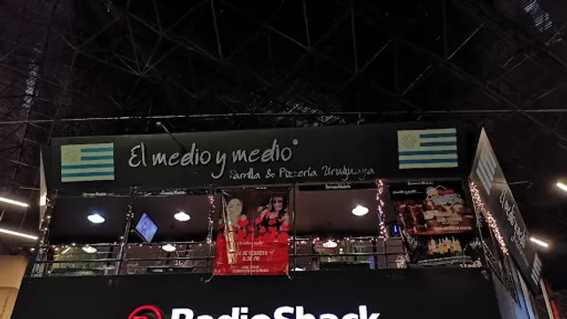 El Medio y Medio Valle Dorado