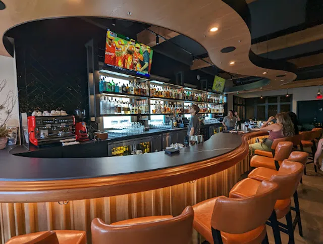 Trani's Dockside Station