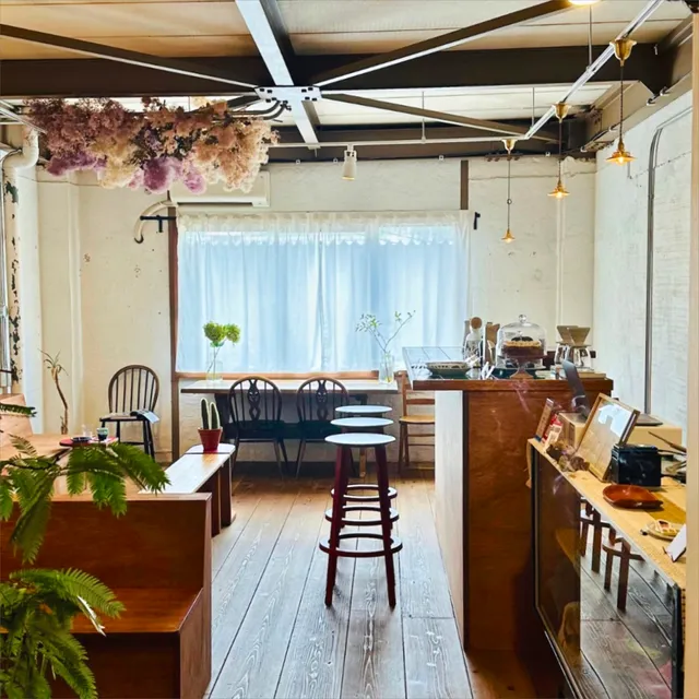 階段下の北欧喫茶店 LOMA