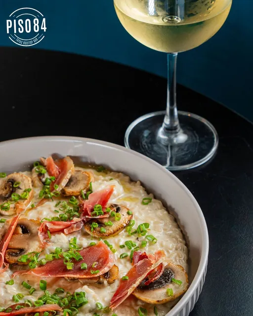 Piso 84 Tapas Rooftop Bar