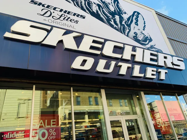 SKECHERS Warehouse Outlet