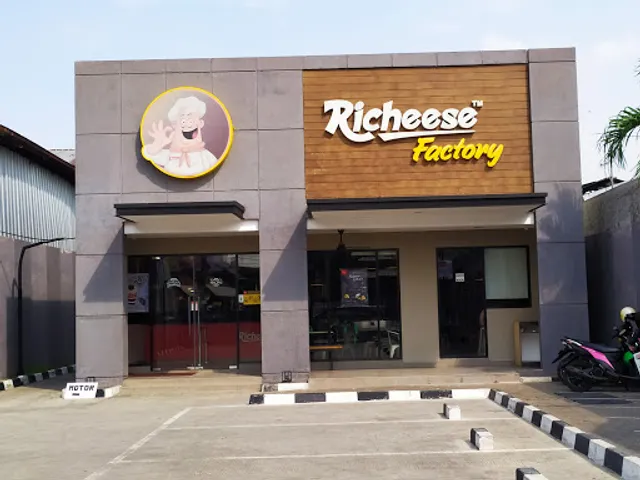 Richeese Factory Pahlawan Revolusi