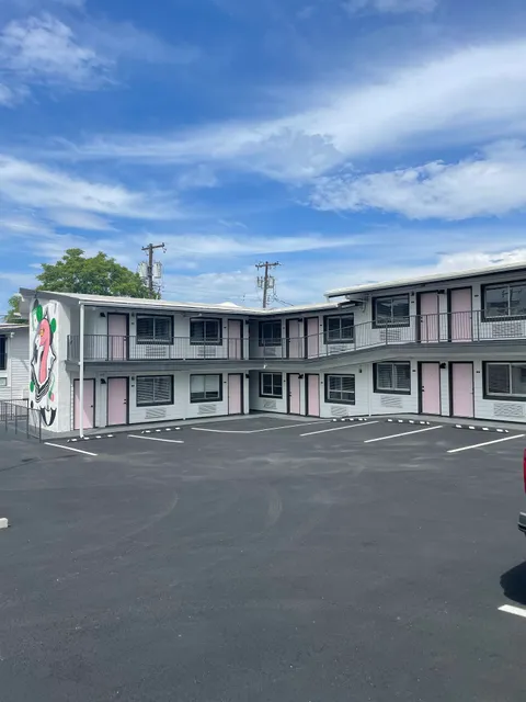 Evergreen Hotel & Suites