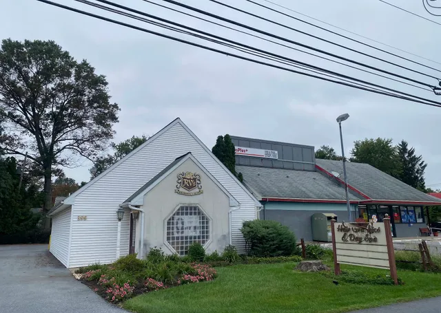 R V's Hair Graphics & Day Spa