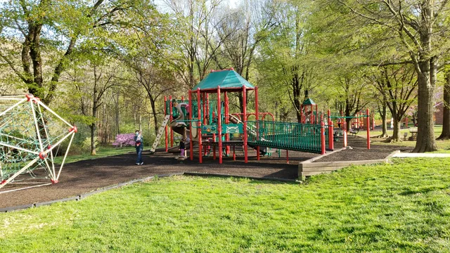 Woodley Gardens Park