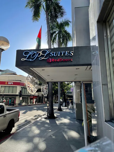 RedDoorz Premium near Greenbelt Makati