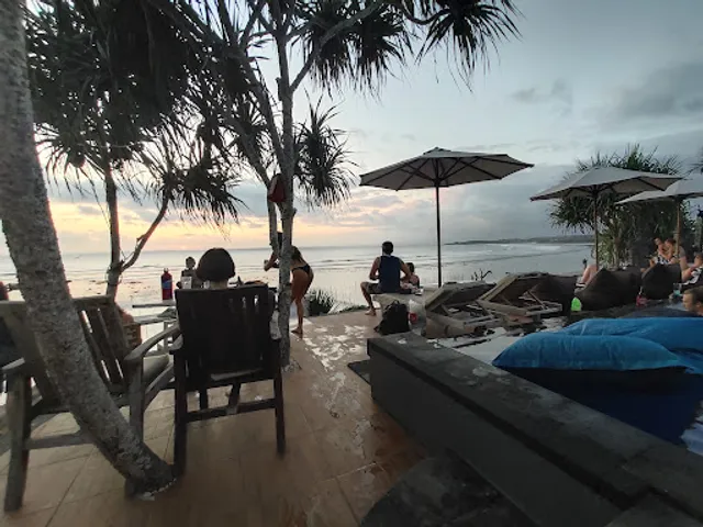 Twilight bar and resto