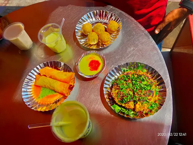 Jalaram Lassi Centre and Khaman House