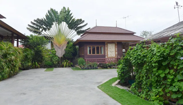 Baansaranrom Amphawa