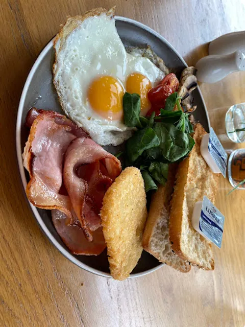 Bay Street Cafe + Pizza