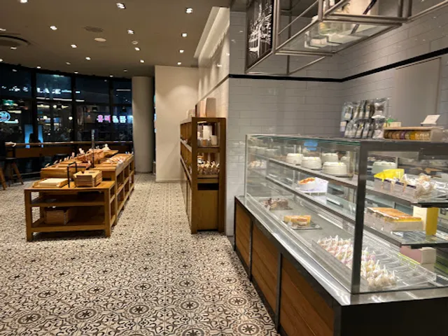 Artisée Sinchon Station