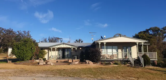 Big Fella Wines & Accommodation