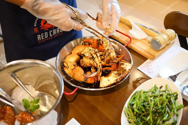 Redcrab Danang & Tuyvi seafood