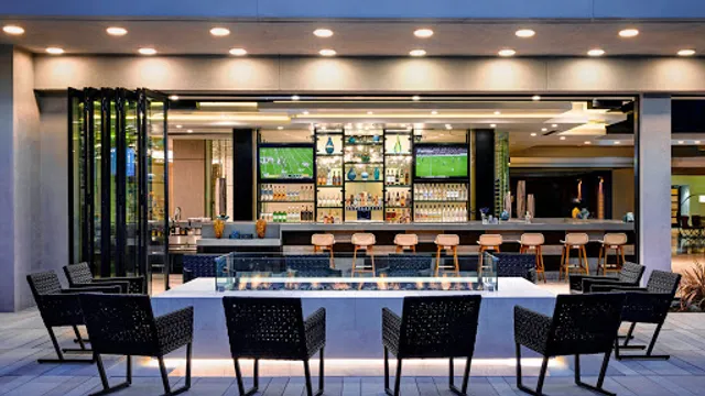 21 Square Bar + Kitchen