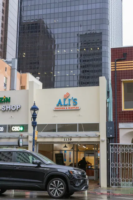 Ali's Chicken & Waffles