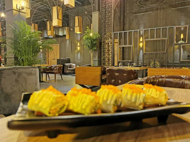 Arches Restaurant & Lounge