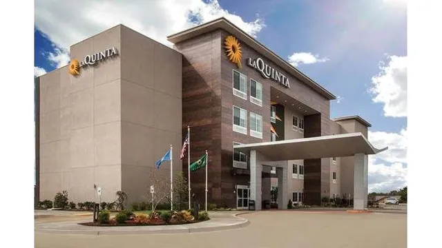 La Quinta Inn & Suites by Wyndham Owasso