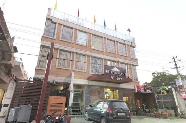 Hotel Grand Majestic-Bani Park