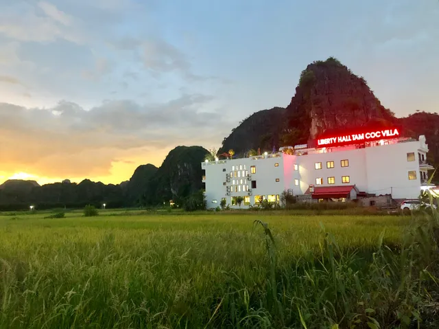 Liberty Hall Tam Coc Hotel & Villa