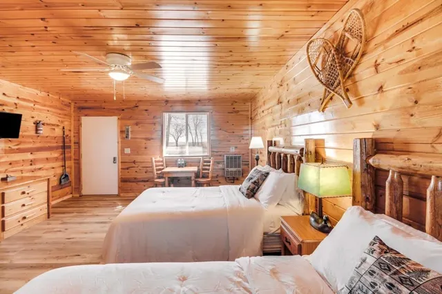 Glowacki's Resort & Fishing Launch Services