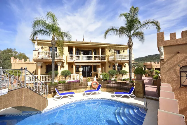 Castillo AlMálaga (Málaga's Castle on the Hill!)