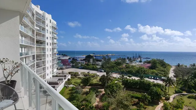 Luxury Oceanfront Condo Amara