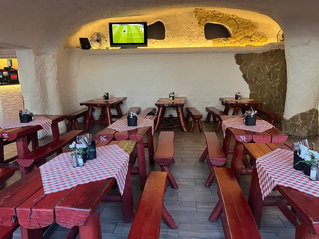 Lávakövi Pizzéria