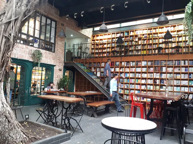 Nha Nam Books N' Coffee