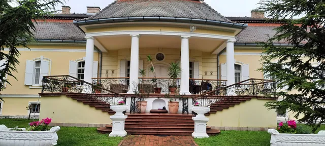 Castle Schulhoff and Winery