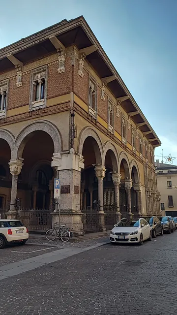 Loggia dei Mercanti