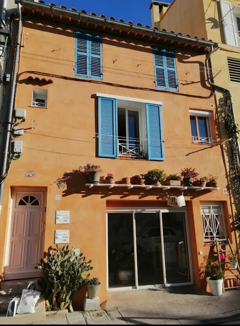 The grasshopper and the ant