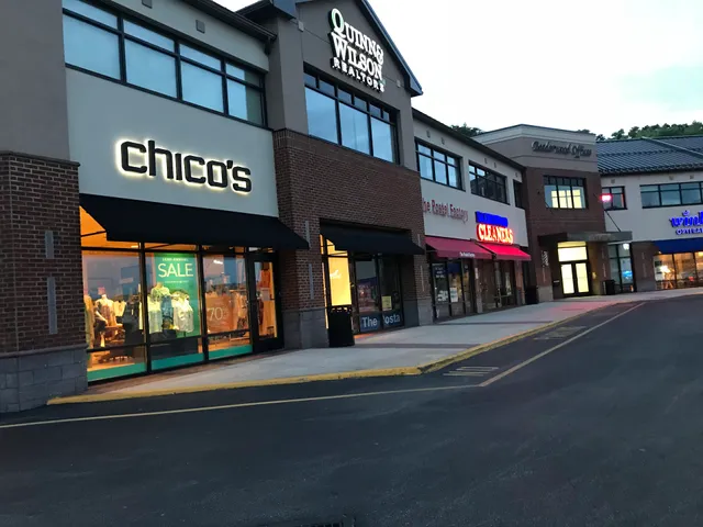 Baederwood Shoppes on the Fairway