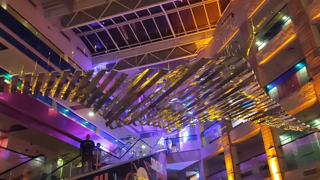 אברהם הוסטל