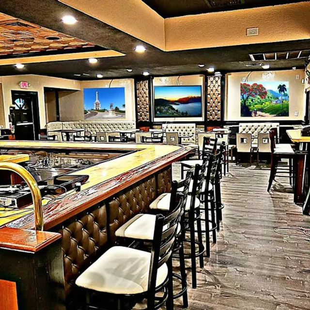 Tainos Cafe & Lounge