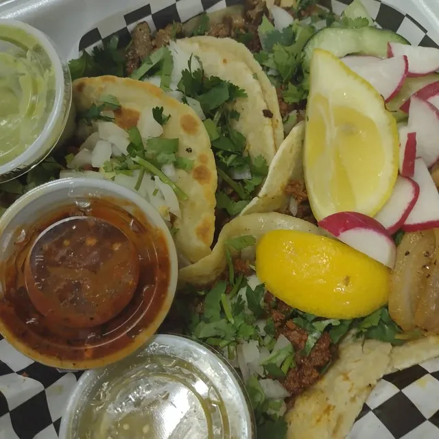 Los dos carnales food truck