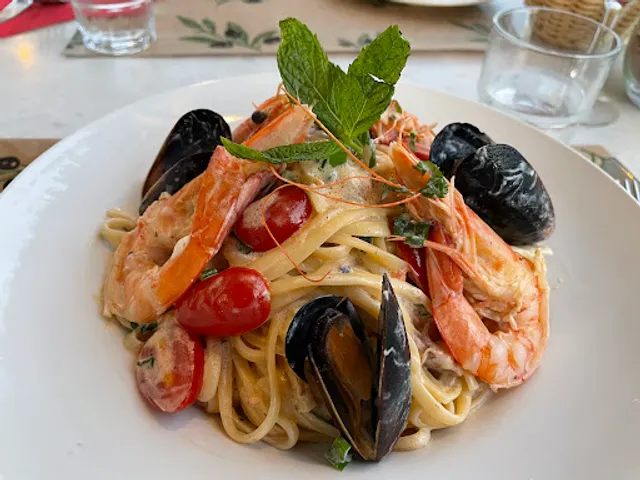 Asterias Restaurant Lounge Bar