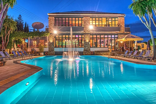 Legends Hotel & Apartments