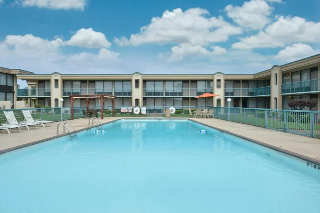 Days Inn by Wyndham Pittsburg KS