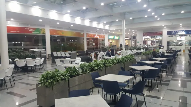 Plazoleta Comercial Torre Central
