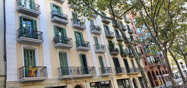 Des Artistes Guest House