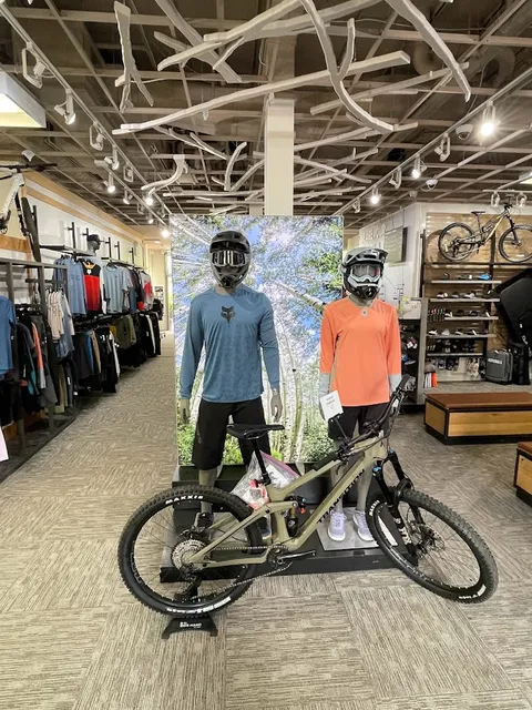 Four Mountain Sports - Alpine Lifestyle