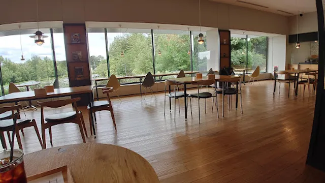 ミュージアムカフェ CARS & BOOKS