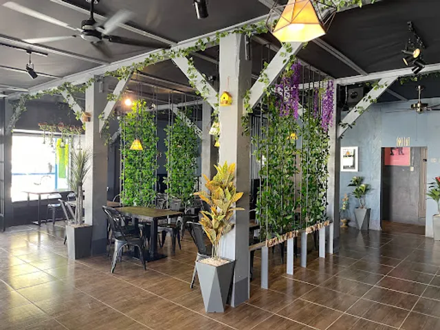 Secret Garden Restaurant and Bar 贡茶