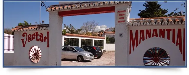 Hostal y Club de Pádel El Manantial