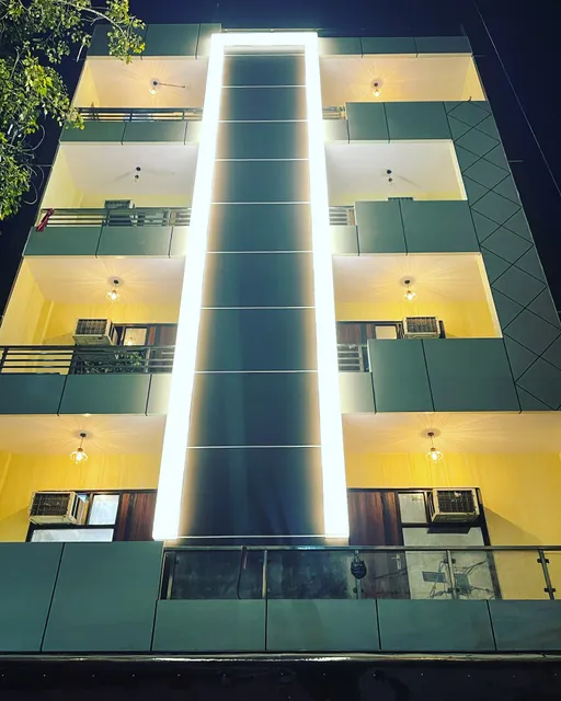 The Twenties Hotel Kamla Nagar