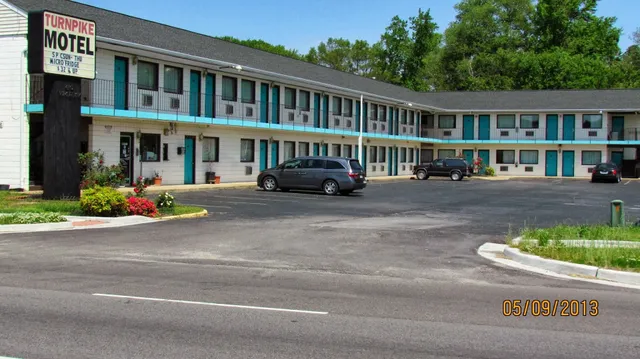 Turnpike Motel