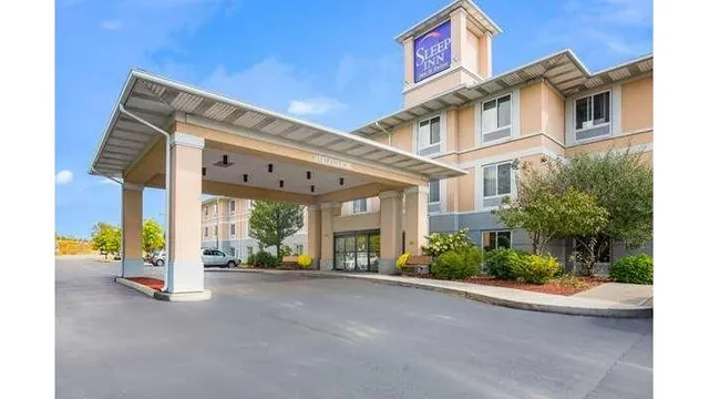 Sleep Inn & Suites Dunmore