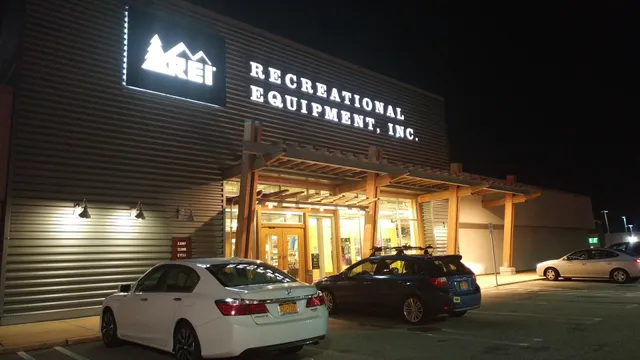 REI