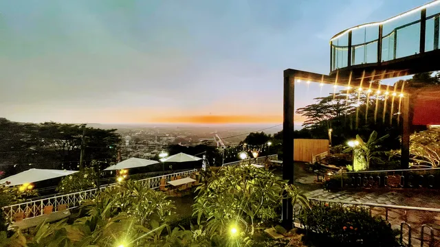 觀景樓休閒餐廳/冷氣開放/屏東三地門/三地門美食/三地門餐廳/三地門土雞城/三地門桶子雞/鱸鰻料理/泰國蝦/活魚料理/屏東景觀餐廳三地門景點/三地門網美打卡景點/三地門特色餐廳料理/三地門私房料理/山地門餐廳/restaurants